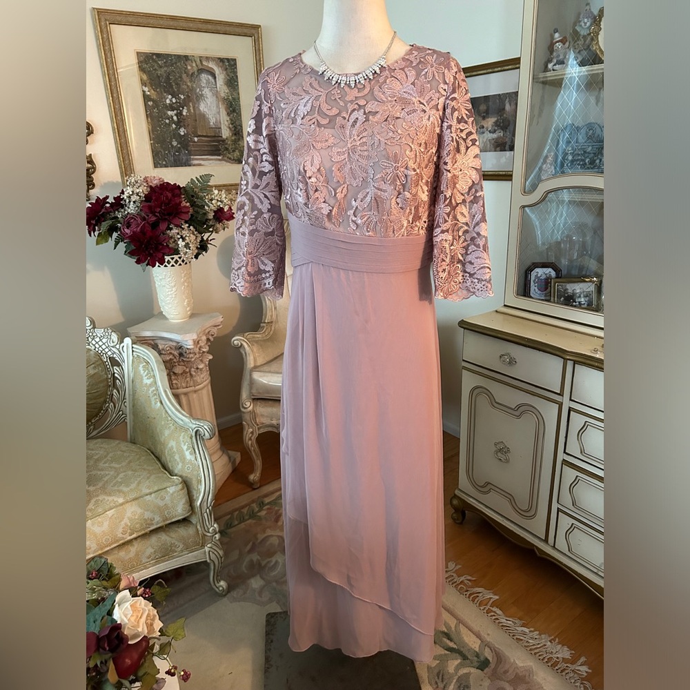 Alex Evenings asymmetrical overlay gown SZ 8. C:3016-5/19/26
